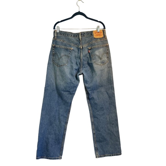 Levi 505 Men’s Size 32x28 Jeans Classic Original Fit Straight Leg Medium Wash - Picture 2 of 11